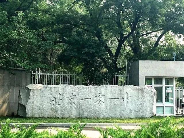 北京市101中學(xué)-英語四六級(jí)考試電腦桌-升降屏風(fēng)電腦桌-語音教室標(biāo)準(zhǔn)化卡座